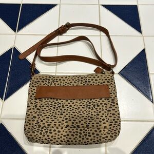 Universal thread cross body bag